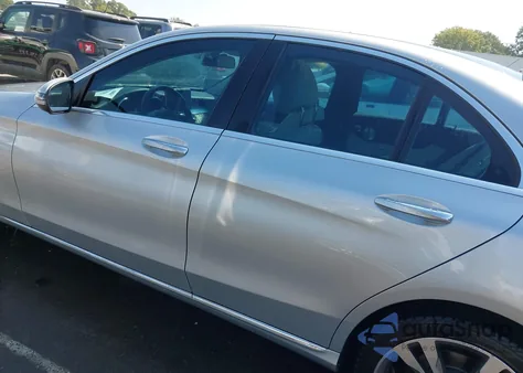 2016 Mercedes-Benz C 300 4Matic из США, поврежденный, VIN 55SWF4KB4GU167793